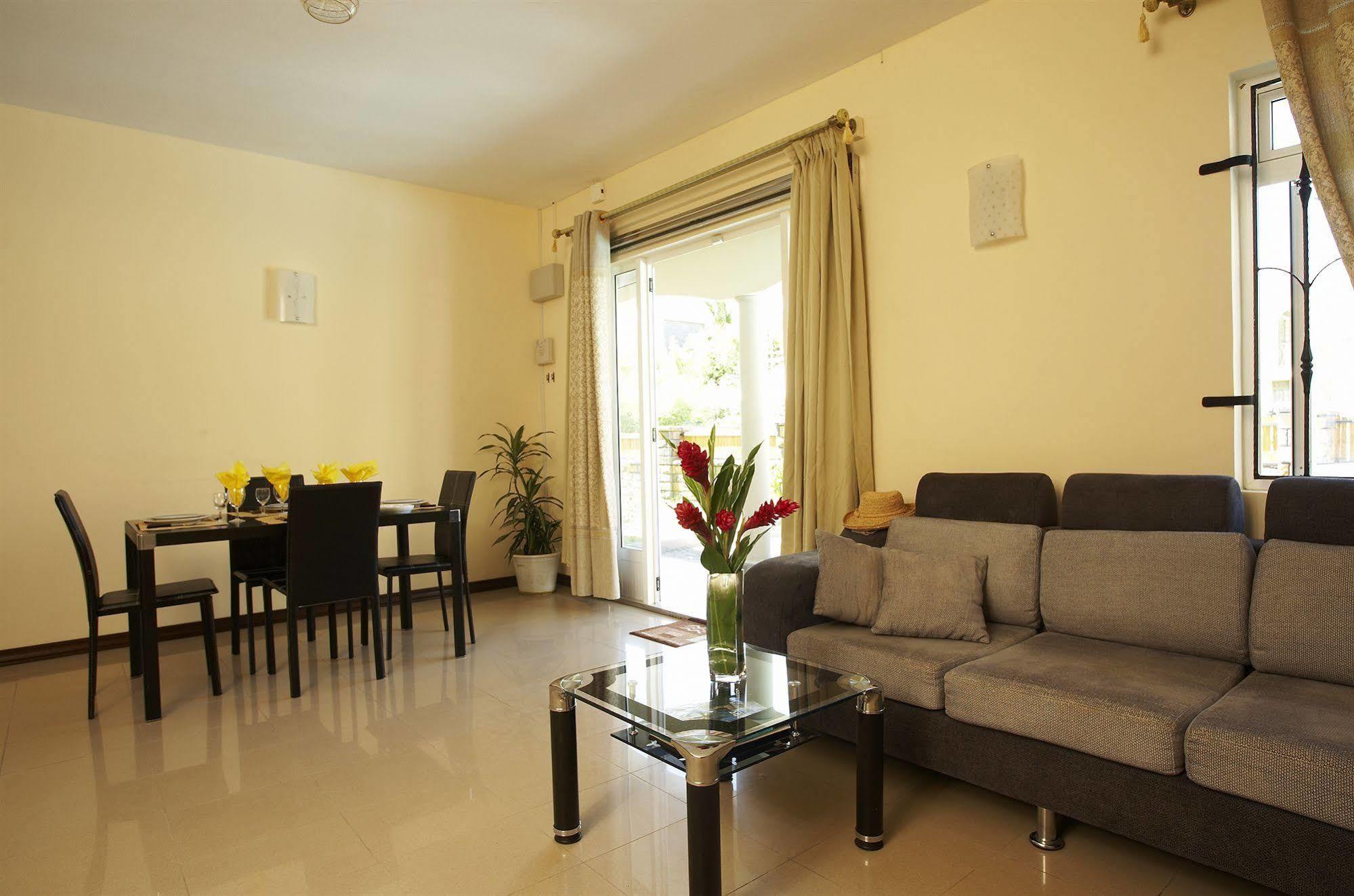 Jet Villa Flic en Flac Экстерьер фото